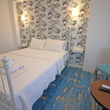 ゲストハウス Sardunya ボズカーダ